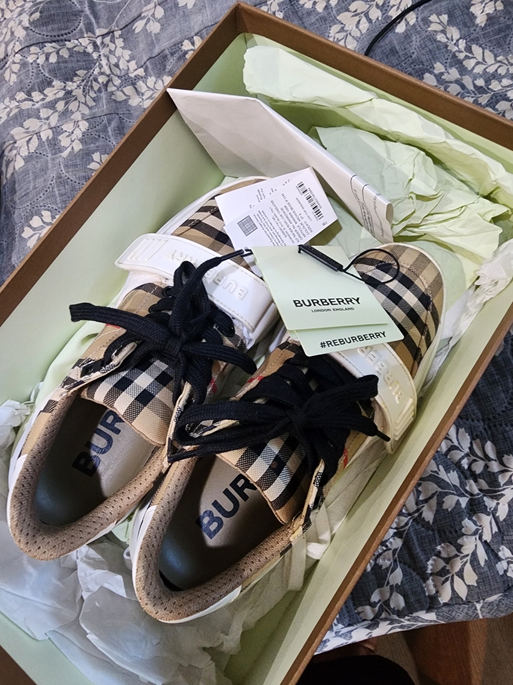 Burberry Beige Check Low-Top Women Sneakers with White Sole - Picture 9 of 10